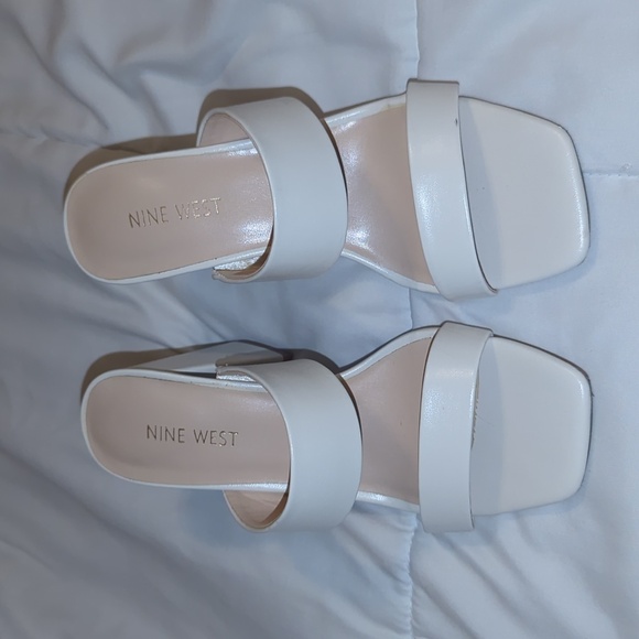 Like new white block heel - Picture 2 of 6